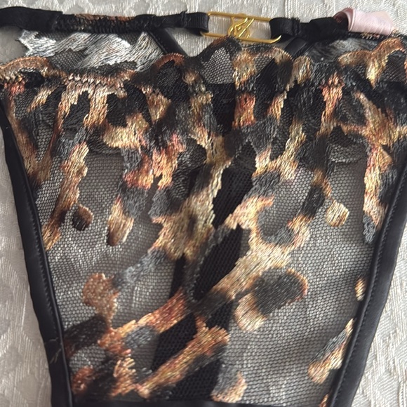NWT Victoria’s secret thong - Picture 2 of 5